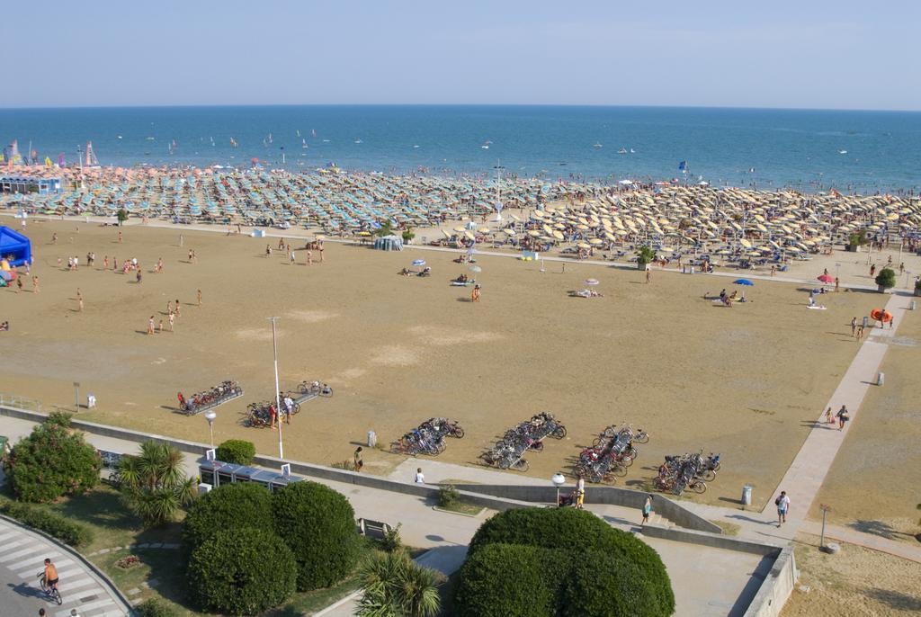 Appartamenti Sole Бибионе Экстерьер фото